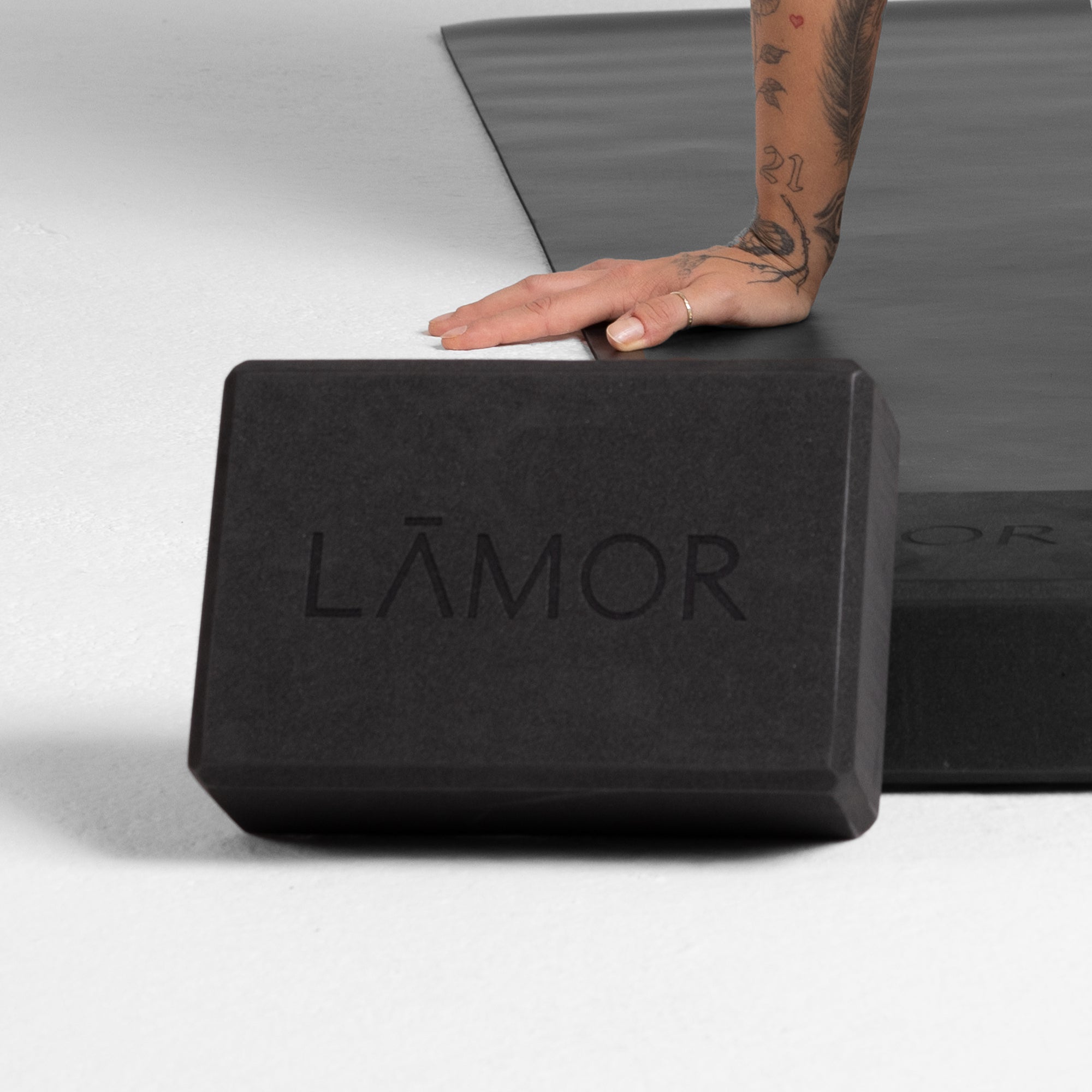 LĀMOR YOGA-BLOCK - BLACK