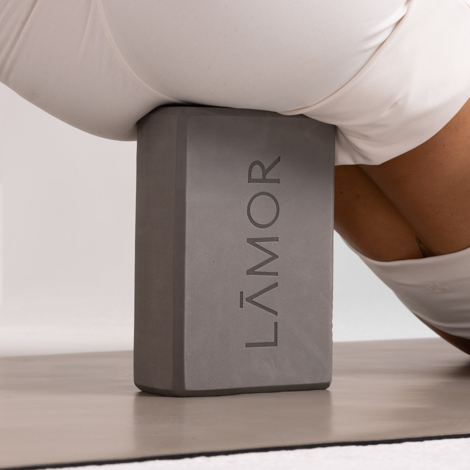 LĀMOR YOGA BLOCK - TAUPE