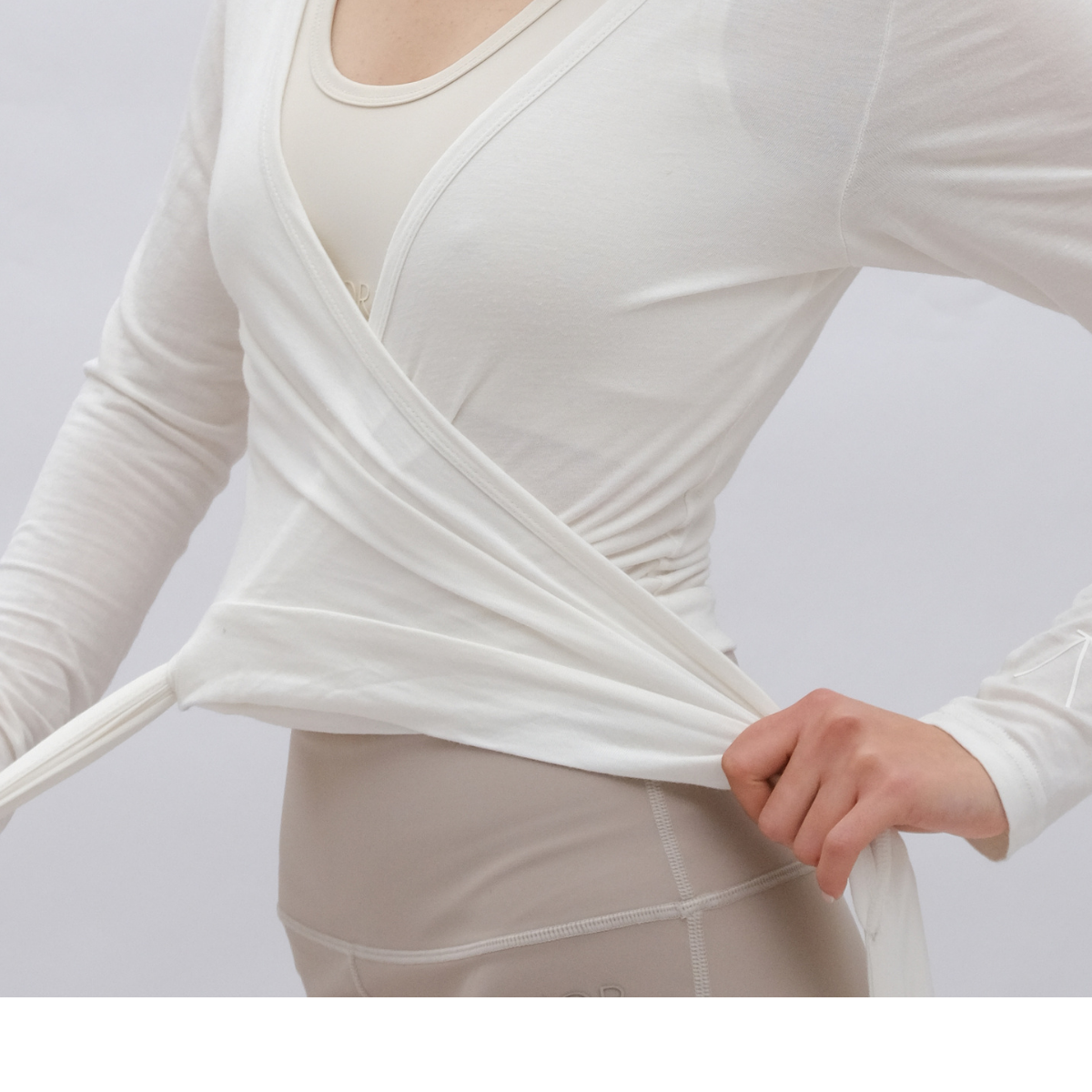 Sculpts with Subtle Elegance