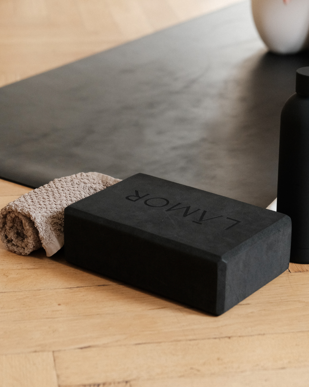 LĀMOR YOGA-BLOCK - BLACK